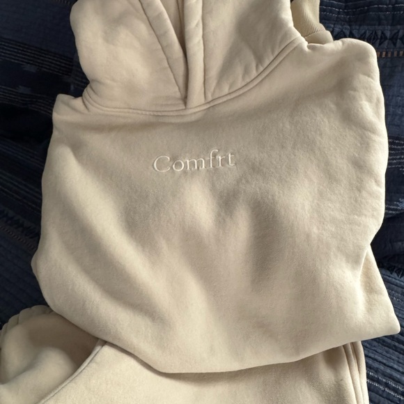 Comfrt Cream Hoodie and Sweatpants Set Size Medium - Picture 8 of 10